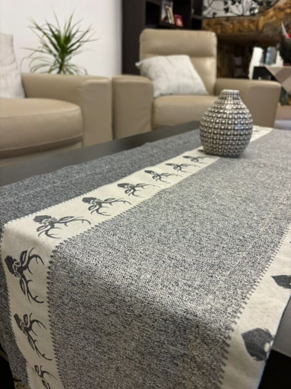 Chemin de table gris