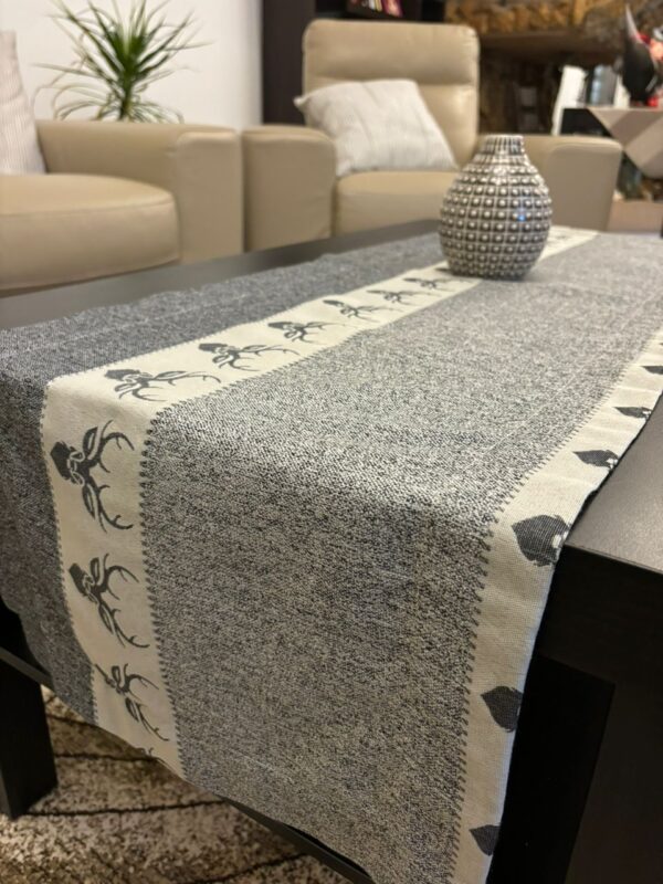 Chemin de table gris