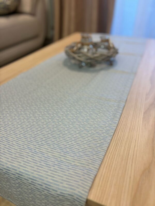 CHemin de table bleu  ciel