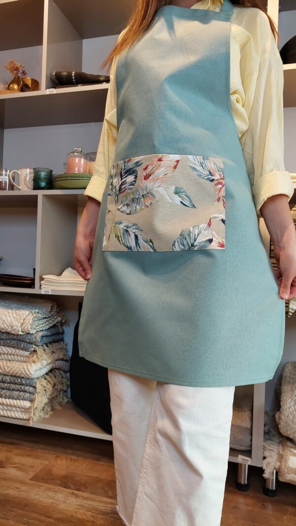 Tablier vert d’eau