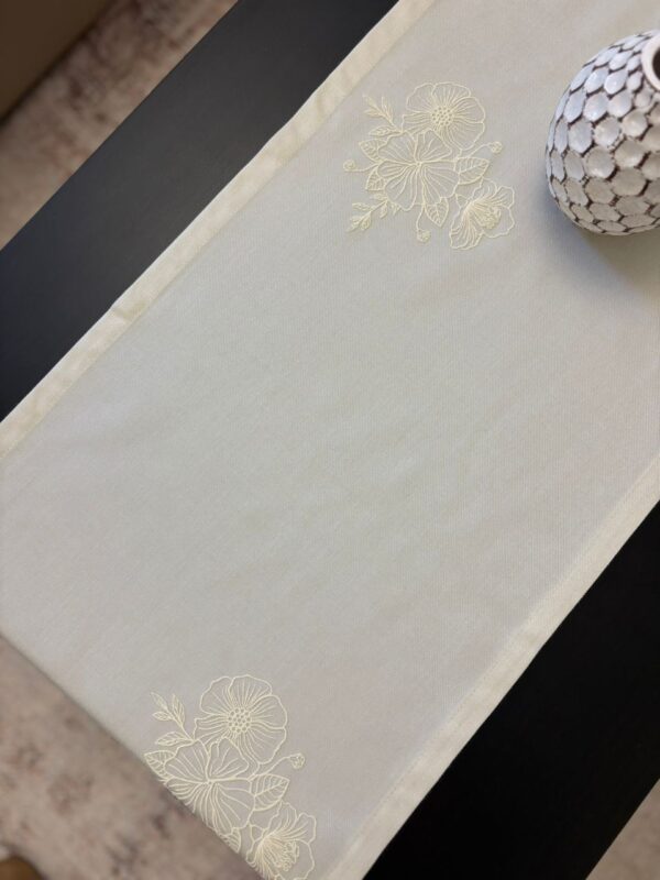 Chemin de table anti tache fleur