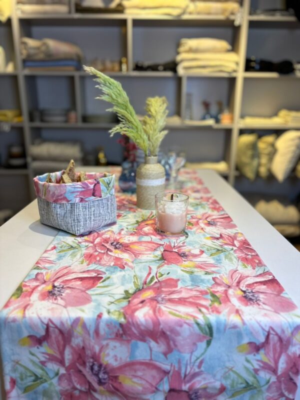 Chemin de table rose