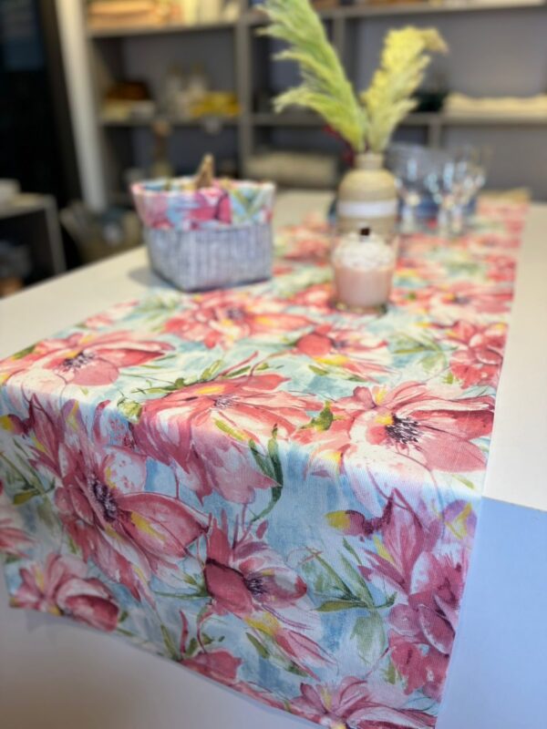 Chemin de table rose