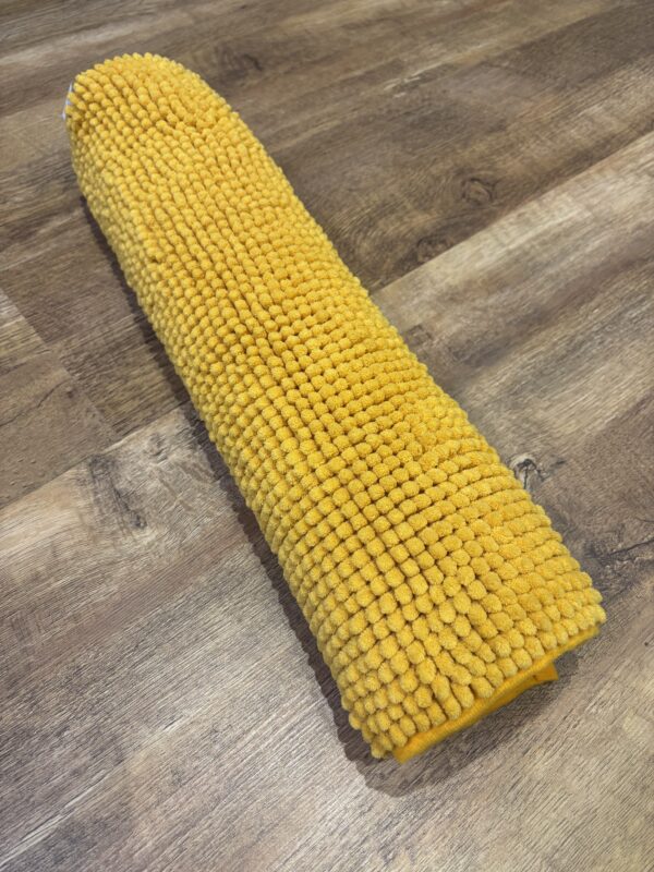 Tapis de bain jaune