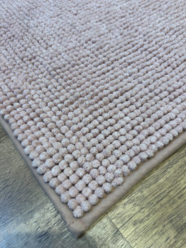 Tapis de bain rose clair