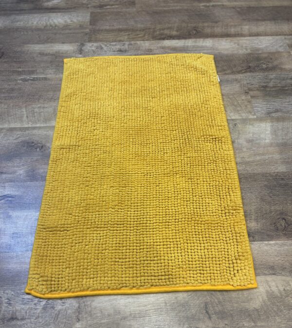 Tapis de bain jaune