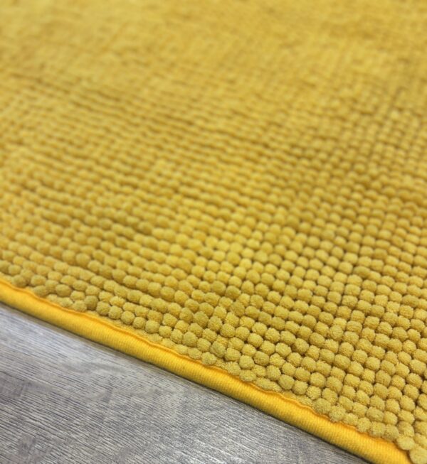 Tapis de bain jaune