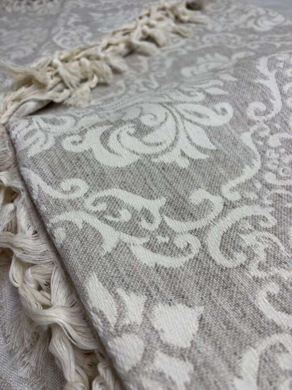 Couvre lit beige /gris