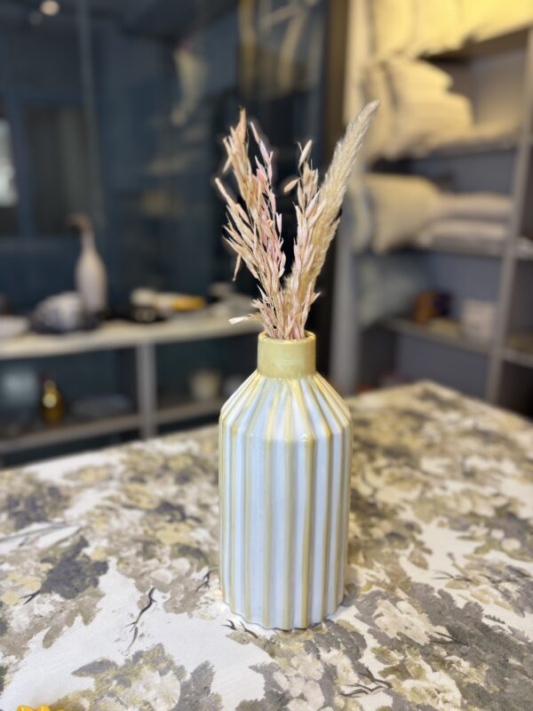 Vase en céramique jaune