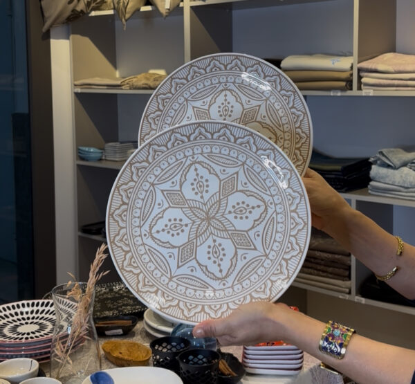 Assiette plate beige mosaïque