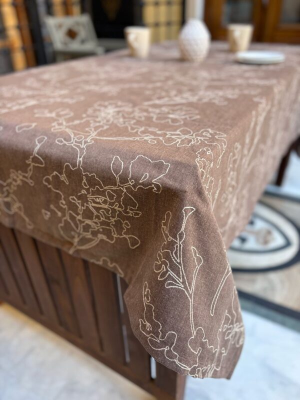 Nappe  en lin marron brodé
