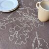 Nappe  en lin marron brodé