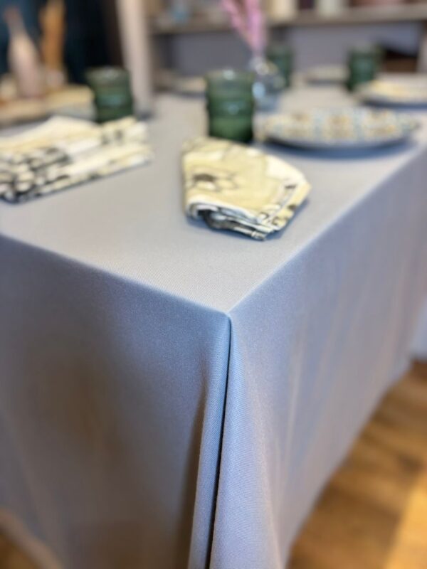 Nappe  unis" gris  clair" et 8 serviettes