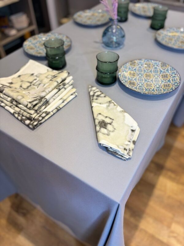 Nappe unis gris clair et 6 serviettes