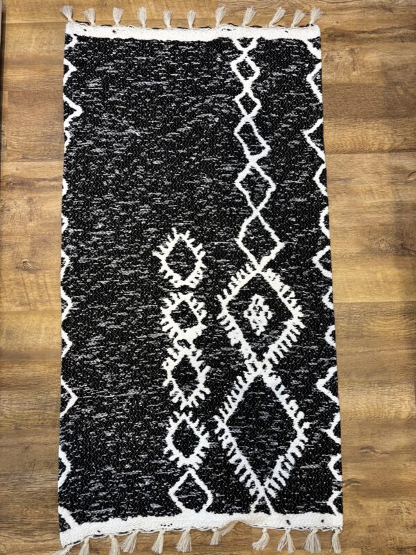 Tapis berbère noir et blanc