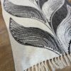Tapis Noir et Blanc Motif Feuille