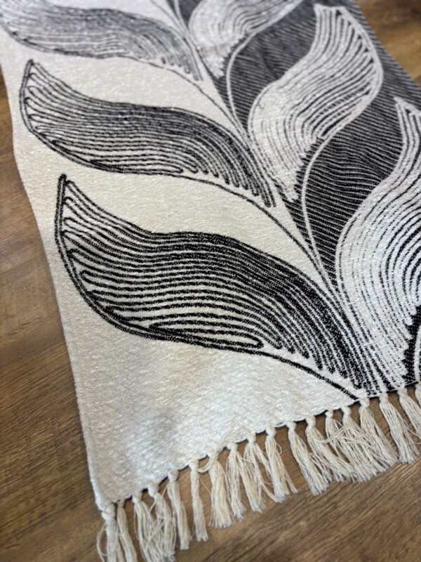 Tapis Noir et Blanc Motif Feuille