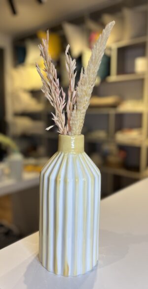 Vase en céramique jaune