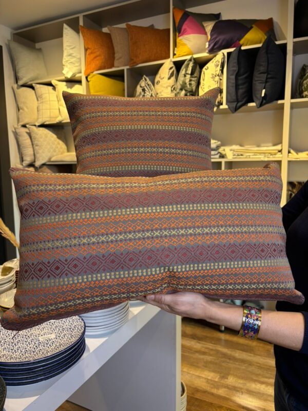 Coussin motifs ethnique