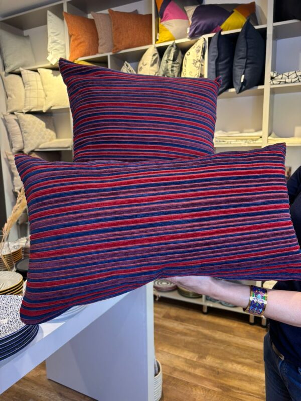 Coussin velour rouge et bleu rectangulaire