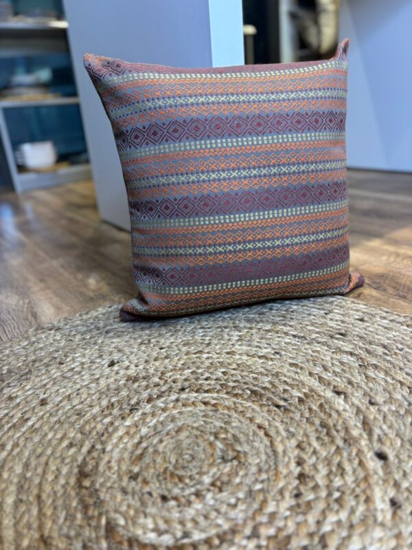 Coussin motifs ethnique