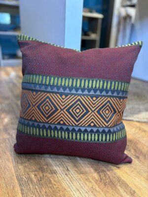 Coussin etgnique gris